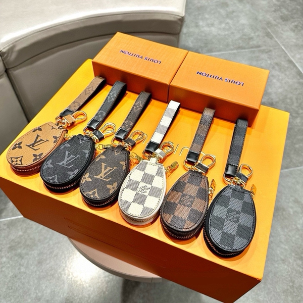 ブランドキーホルダー着用イメージ